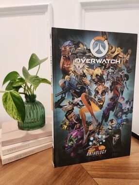 Blizzard Overwatch Anthology #1 Hardback & Throw Blanket Bundle